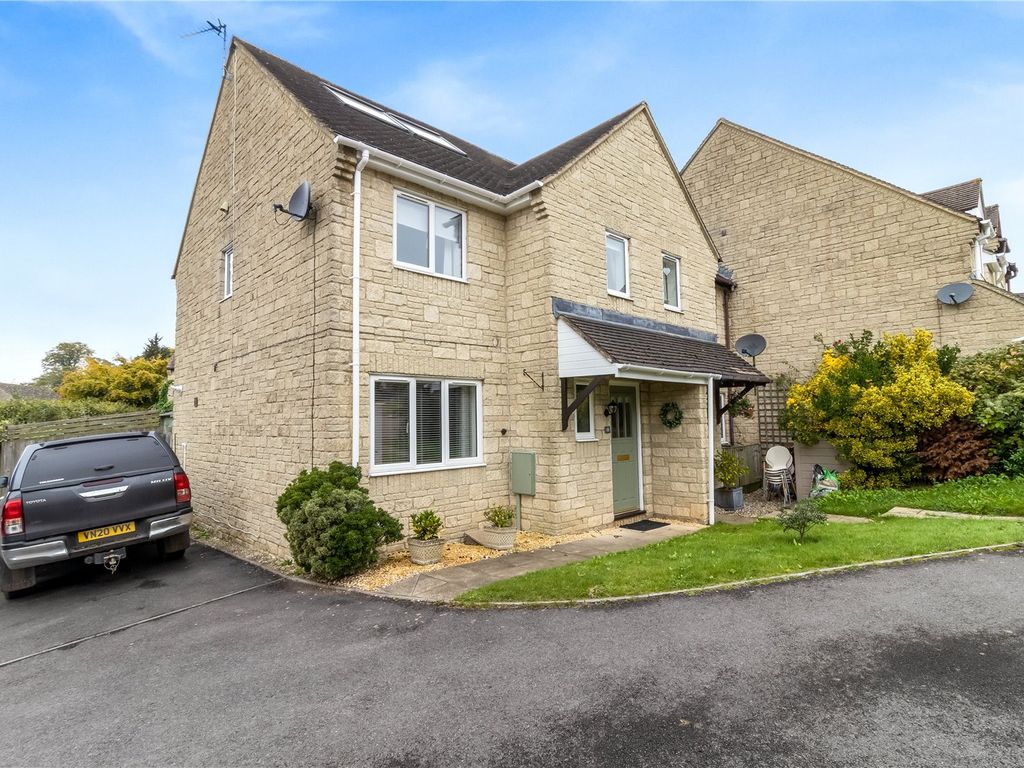 4 bed end terrace house to rent in Hawk Close, Chalford, Stroud