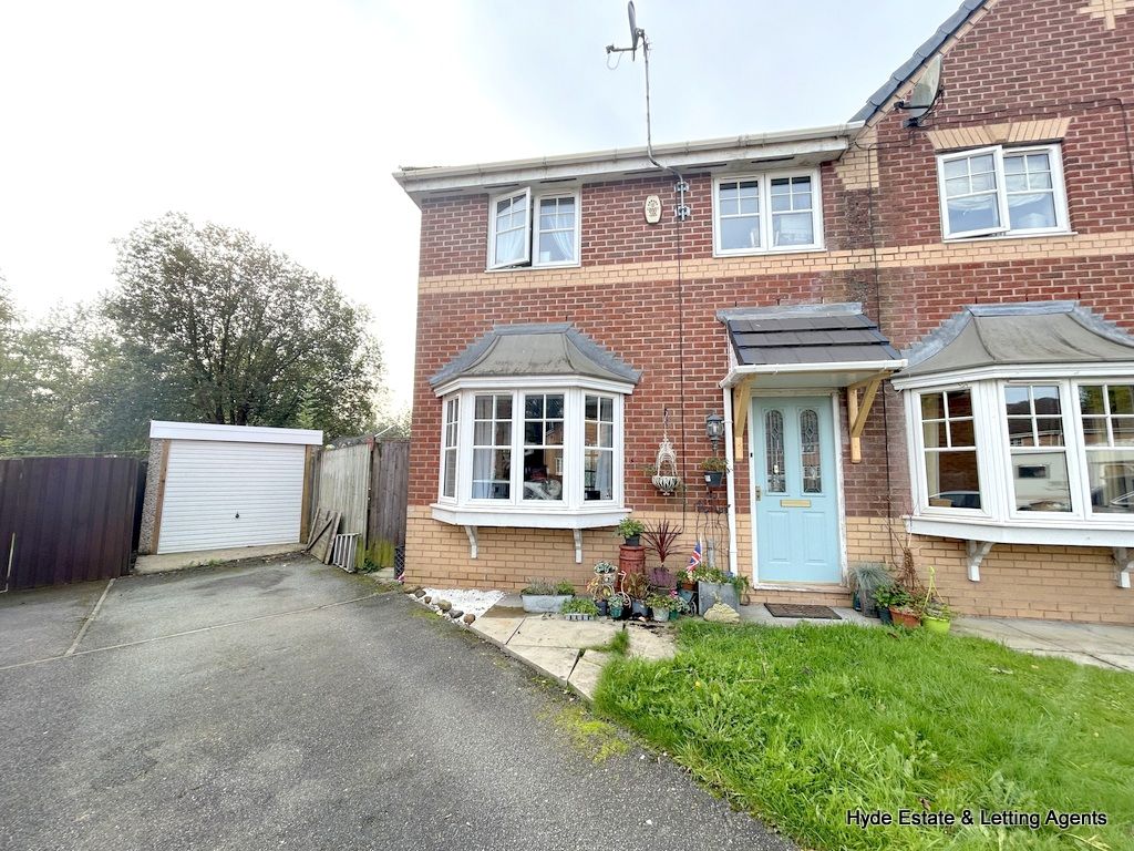 3 bed semidetached house for sale in Tideway Close, Salford M7, £