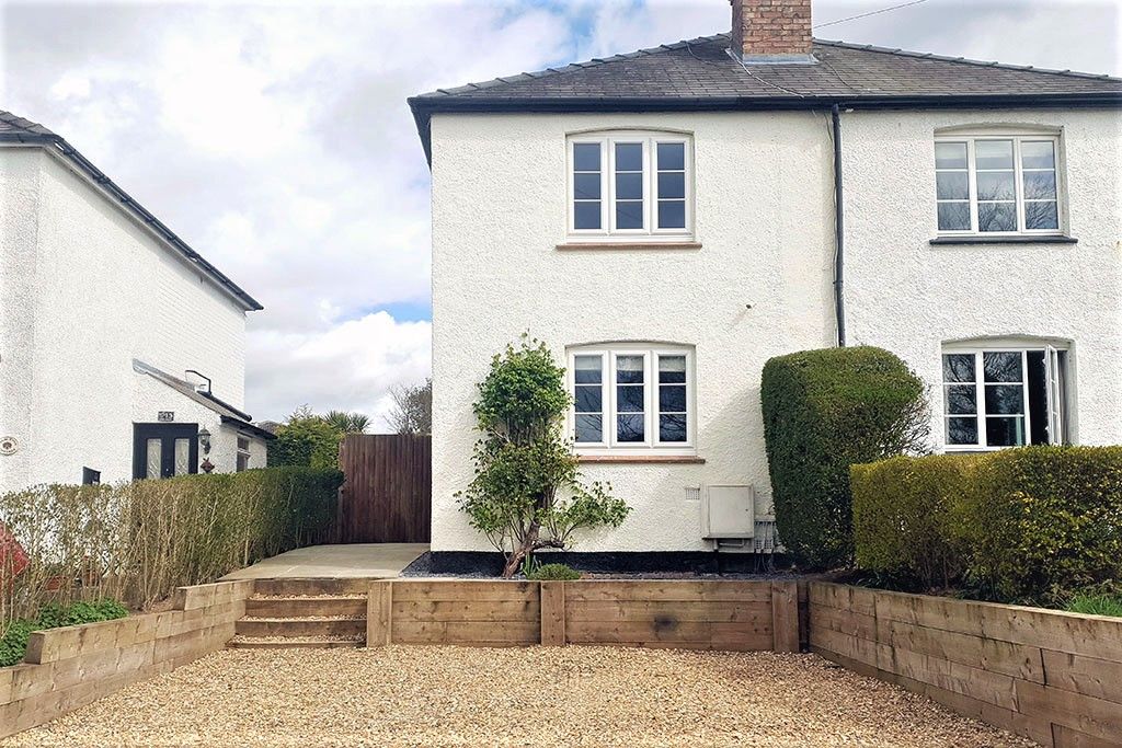 2 bed semidetached house for sale in Long Reach, West Horsley