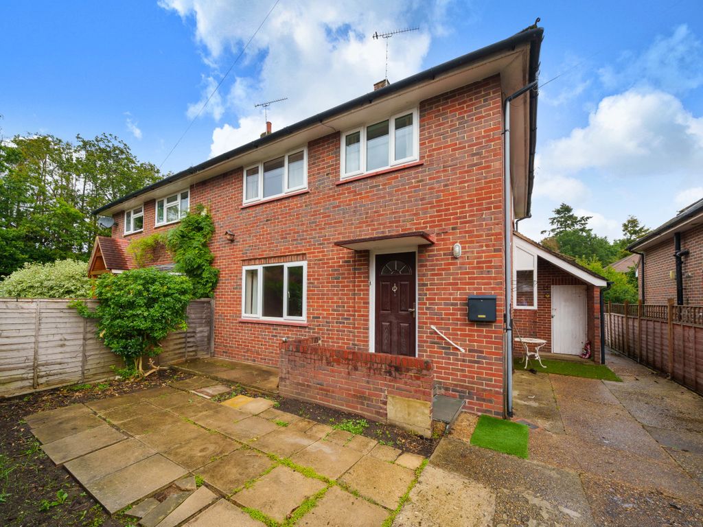 3 bed semidetached house for sale in Chobham, Woking, Surrey GU24, £