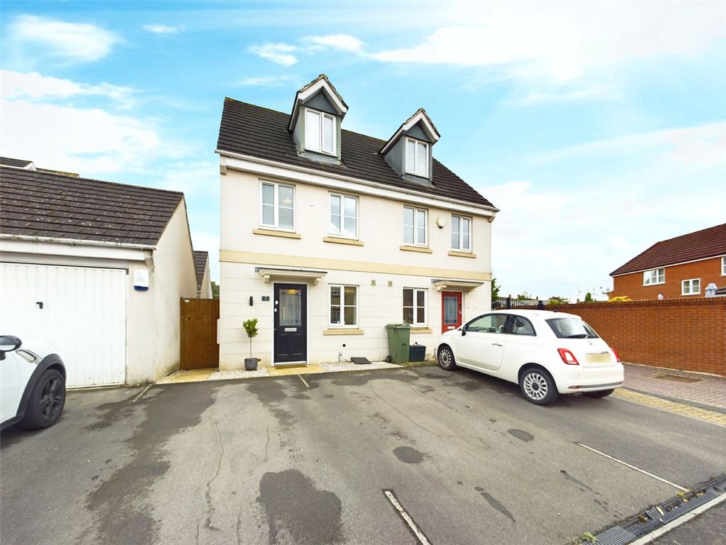 3 bed semidetached house for sale in Pintail Close, Cheltenham