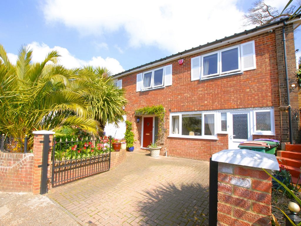 3 bed detached house for sale in Cannongate Avenue, Hythe CT21 Zoopla