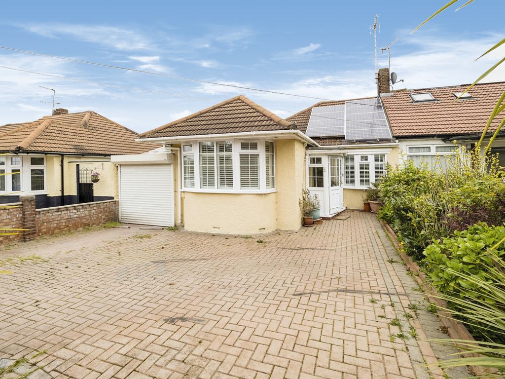 2 bed bungalow for sale in Basildon Avenue, Ilford IG5, £525,000 Zoopla