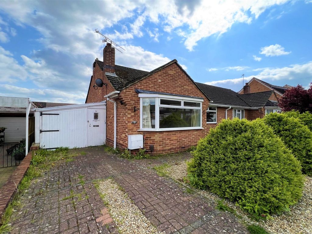 2 bed bungalow for sale in Queensfield, Swindon SN2, £240,000 Zoopla