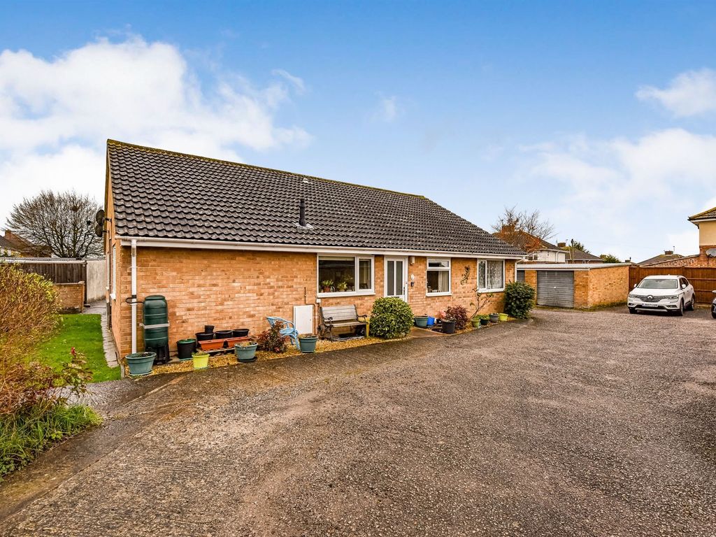 2 bed semidetached bungalow for sale in Pitman Court, Trowbridge BA14