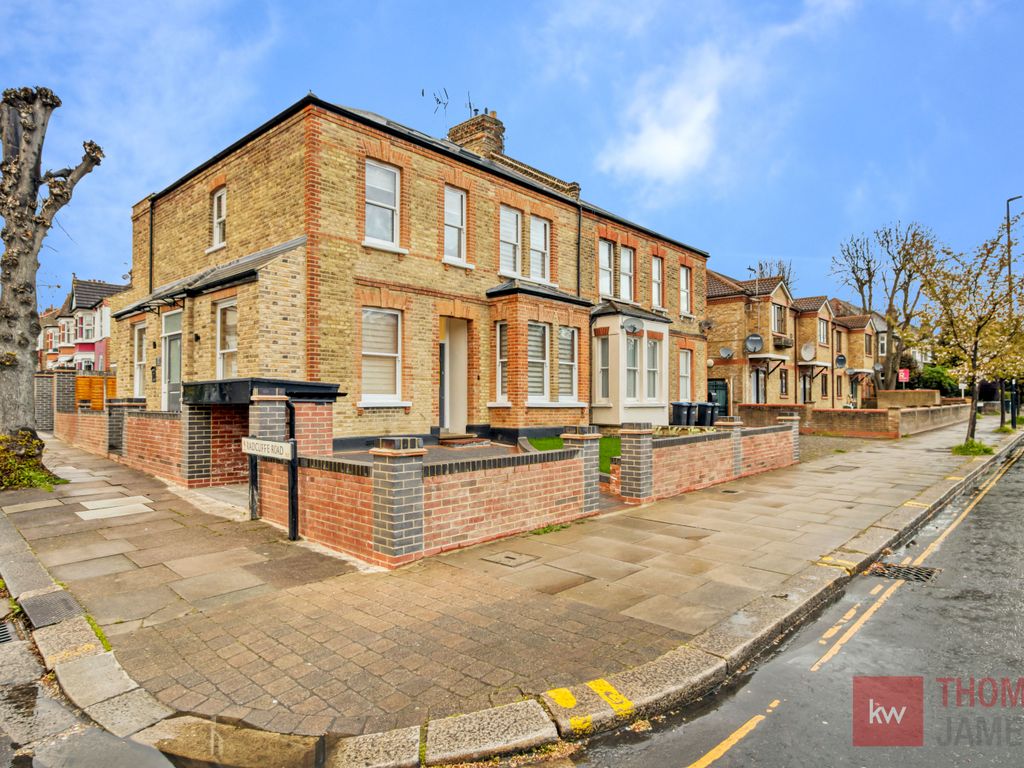 3 bed for sale in Radcliffe Road, London N21 Zoopla