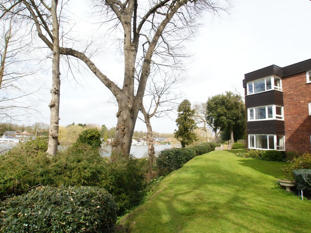 2 bed flat to rent in Mount Felix, WaltonOnThames KT12 Zoopla