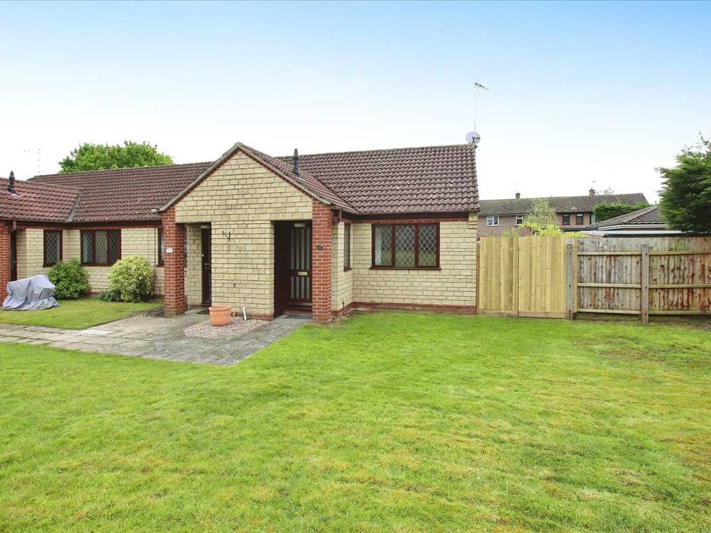 2 bed bungalow for sale in Meadowlake Close, Lincoln LN6, £160,000 Zoopla