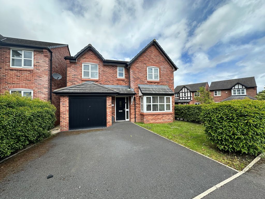 4 bed detached house for sale in Pilkington Avenue, Radcliffe
