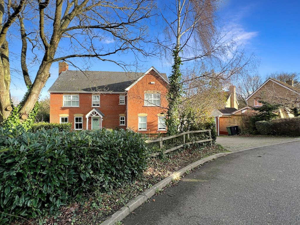 5 bed detached house for sale in Washall Drive, Braintree CM77, £