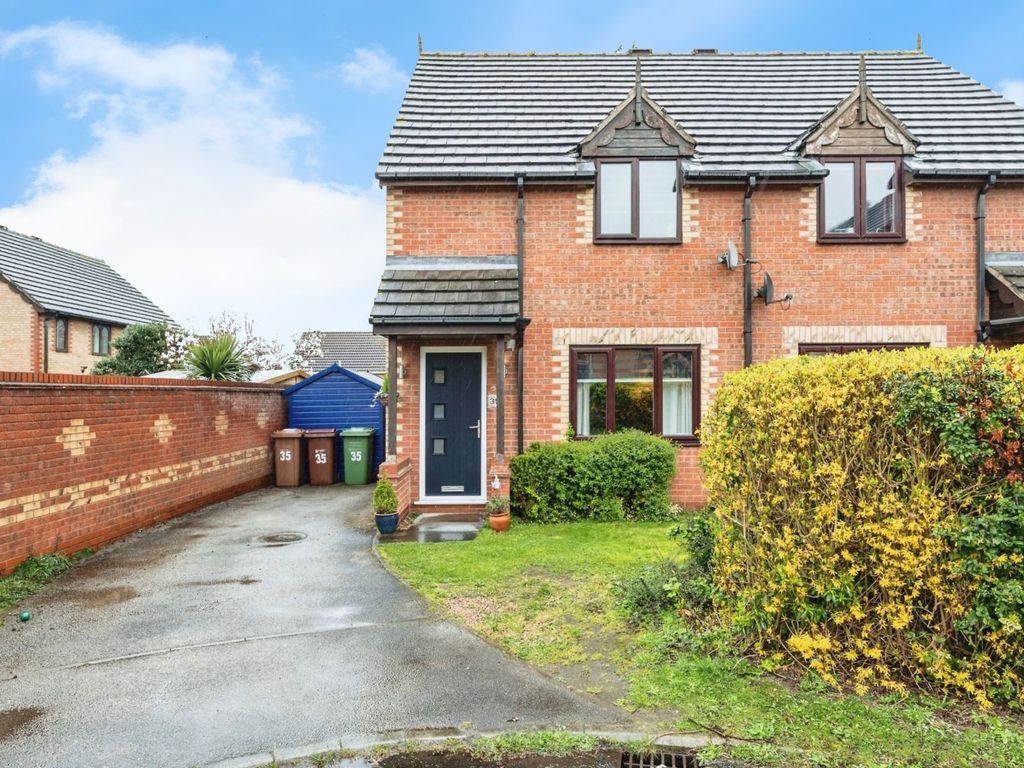 3 bed semidetached house for sale in Greenside Park, New Crofton WF4