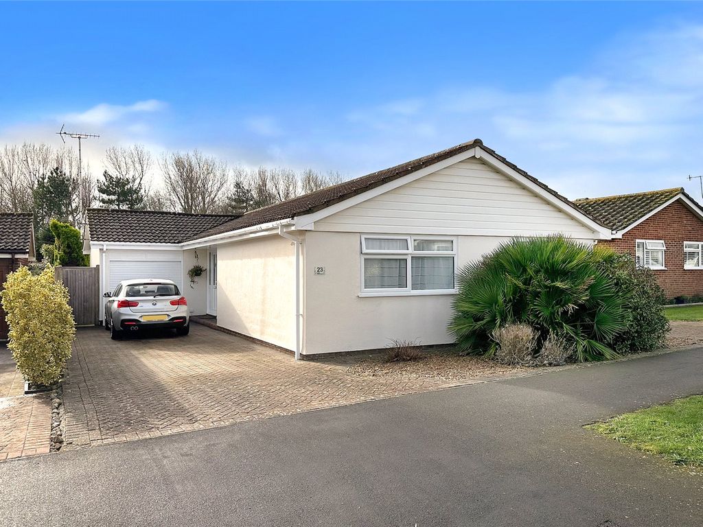 3 bed bungalow for sale in Fairway, Littlehampton, West Sussex BN17, £