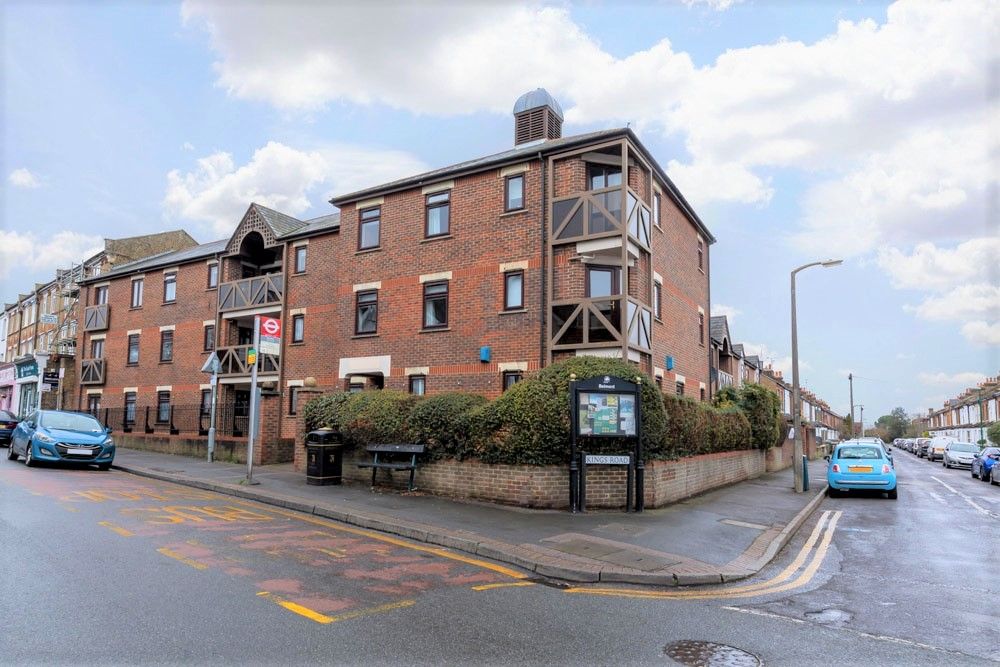 1 bed flat for sale in Station Road, Belmont, Sutton, Surrey SM2, £