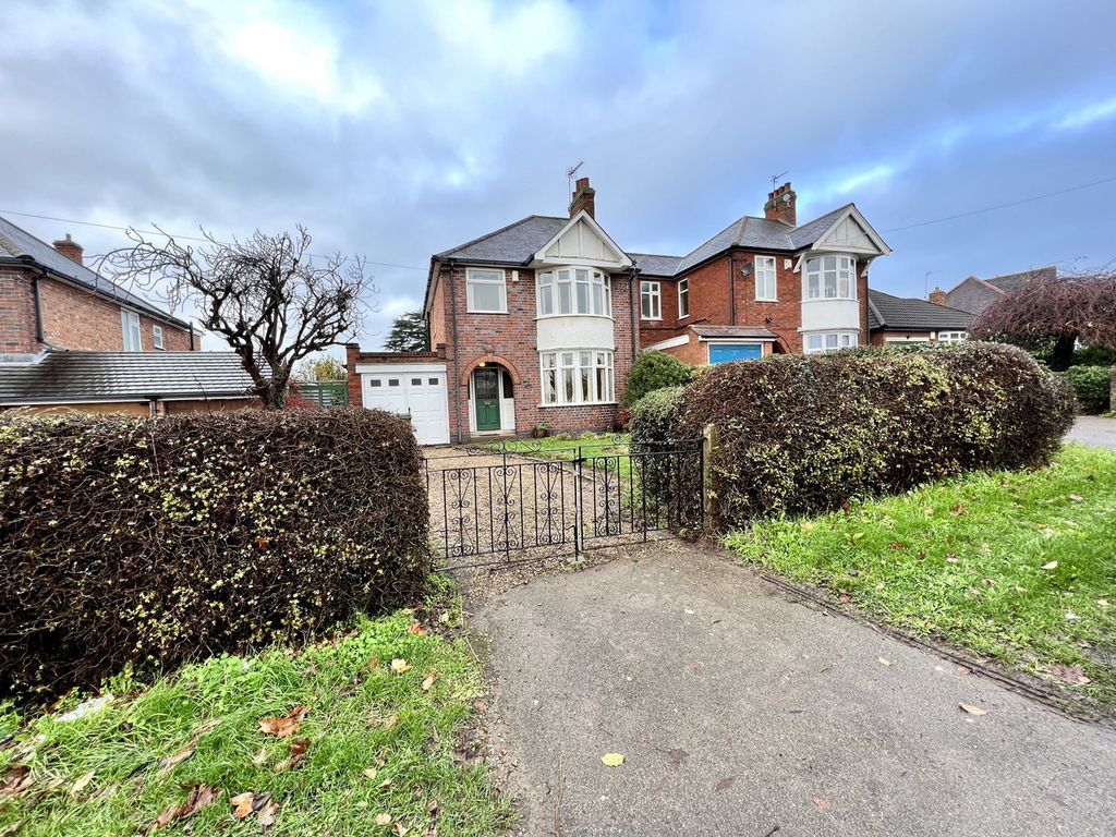 3 bed detached house for sale in Braunstone Lane, Leicester LE3 Zoopla