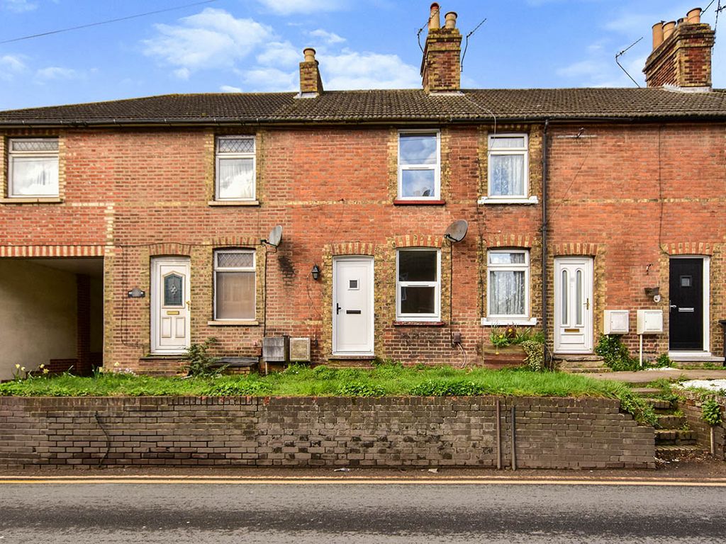 2 bed terraced house to rent in New Hythe Lane, Larkfield, Aylesford