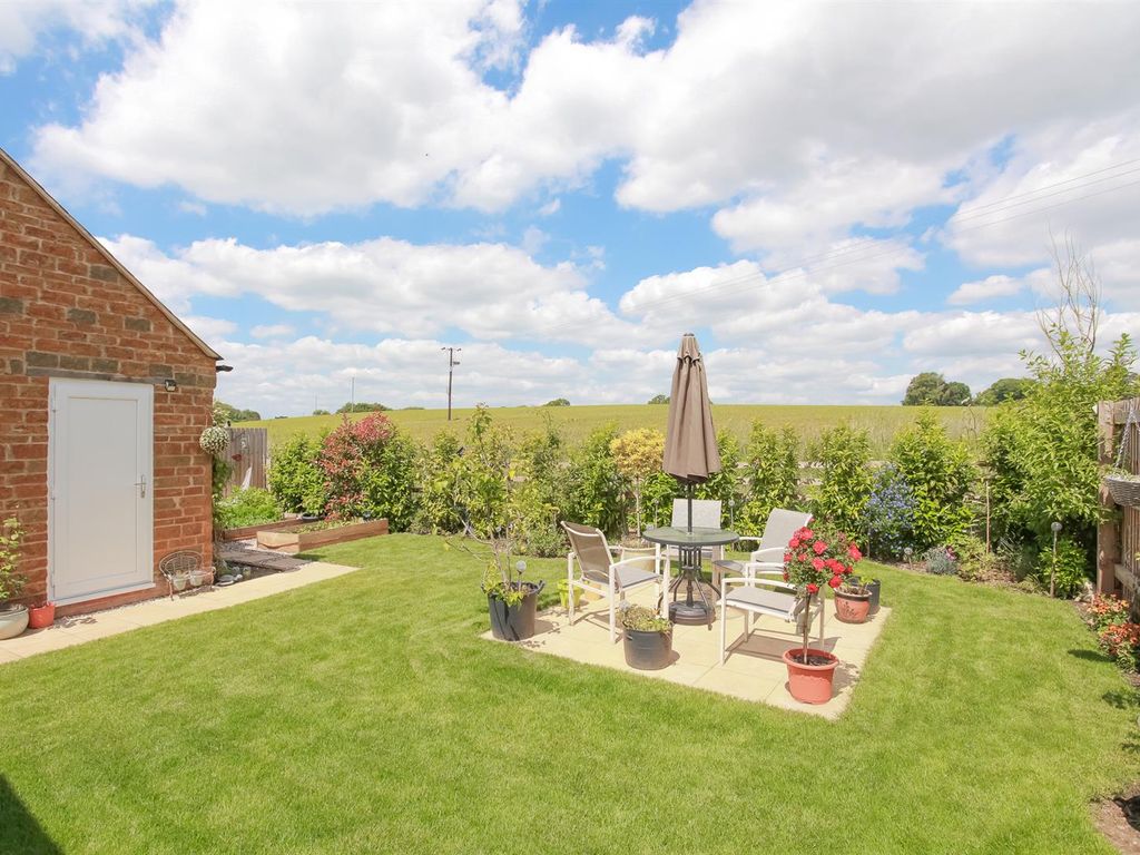 3 bed semidetached house for sale in Vera Wood Close, Adderbury, Banbury OX17 Zoopla