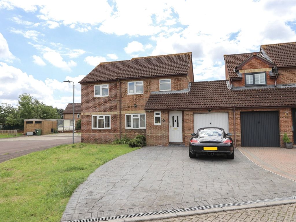 4 bed link detached house for sale in Perrys Lea, Bradley Stoke
