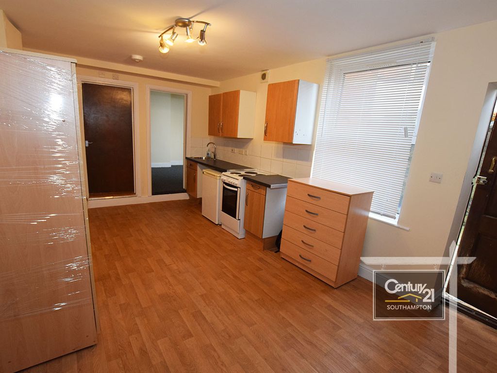 2 bed flat to rent in Ref R153805, Denzil Avenue, Southampton SO14
