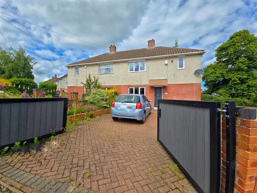 3 bed semidetached house for sale in Cemetery Road, Grimethorpe