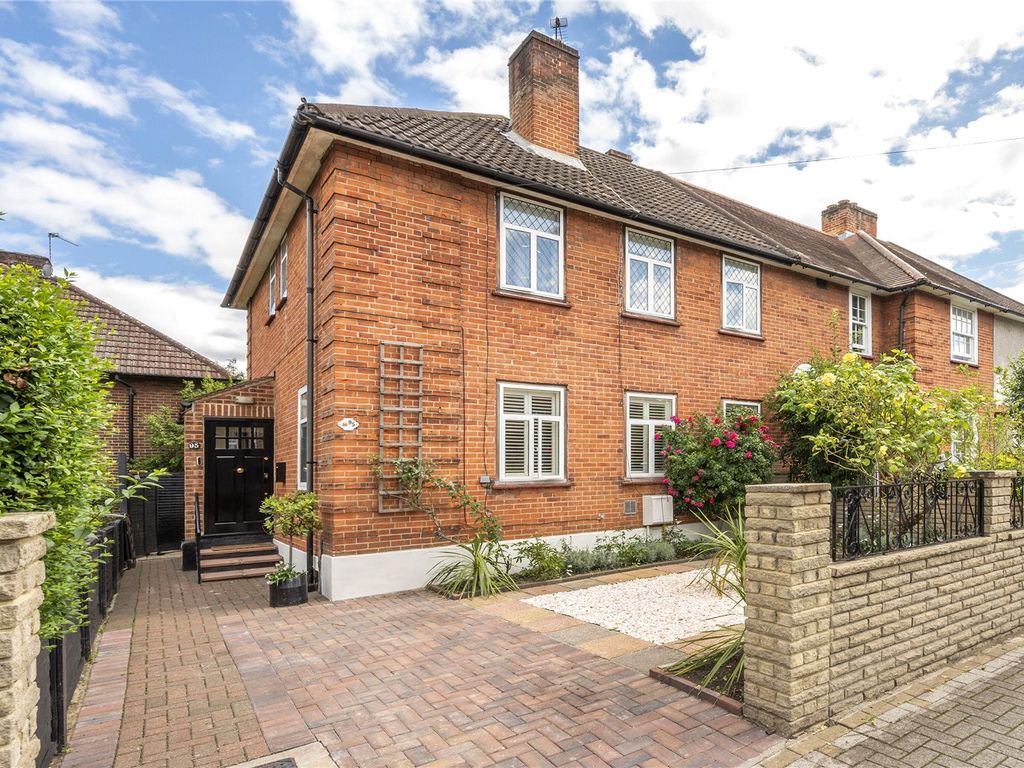 3 bed property for sale in Dover House Road, Roehampton SW15, £900,000