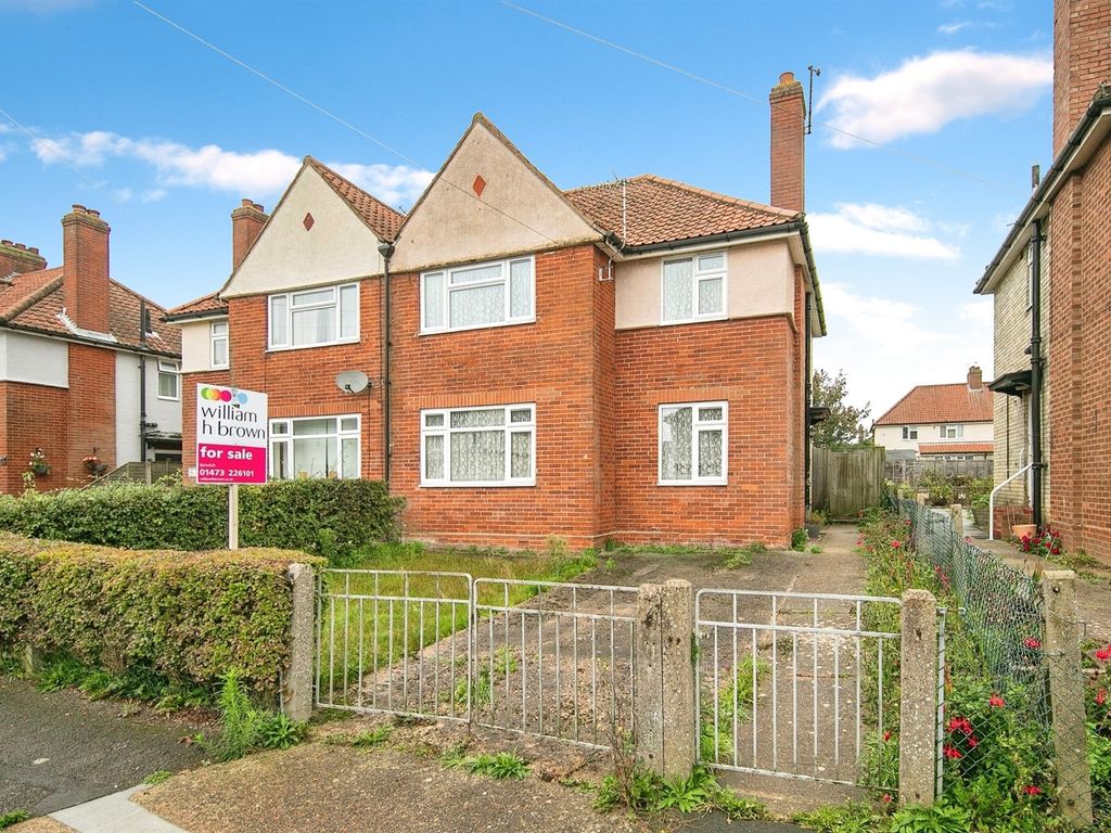 3 bed semidetached house for sale in Thackeray Road, Ipswich IP1, £