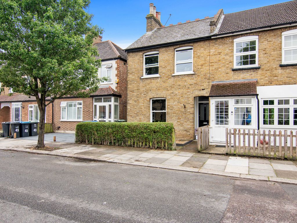 3 bed end terrace house to rent in Halifax Road, Enfield EN2, £2,250