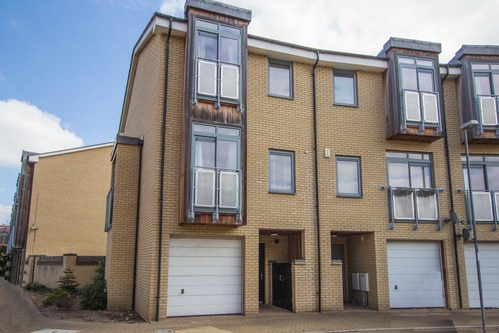 4 bed semidetached house to rent in Rustat Avenue, Cambridge CB1 Zoopla