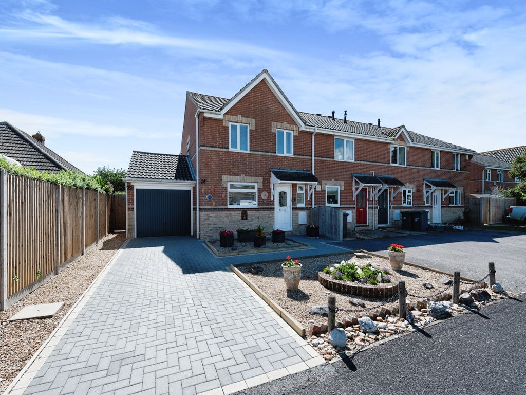 3 bed end terrace house for sale in Harold Road, Hayling Island