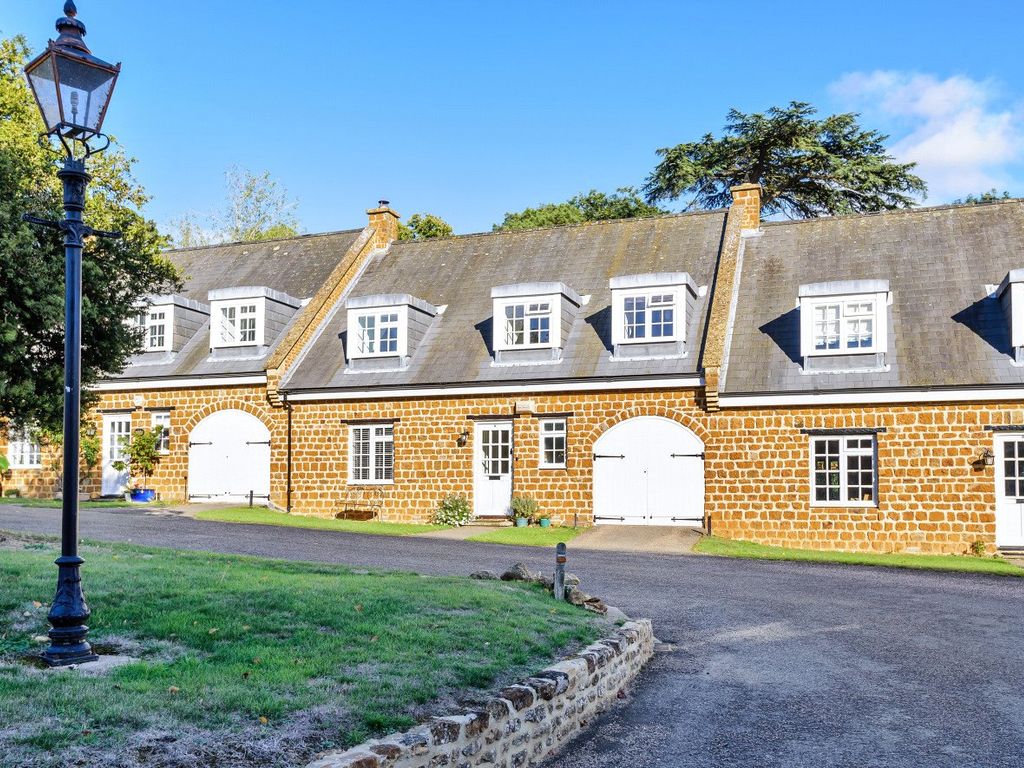 3 bed mews house for sale in The Courtyard, Church Way, Ecton