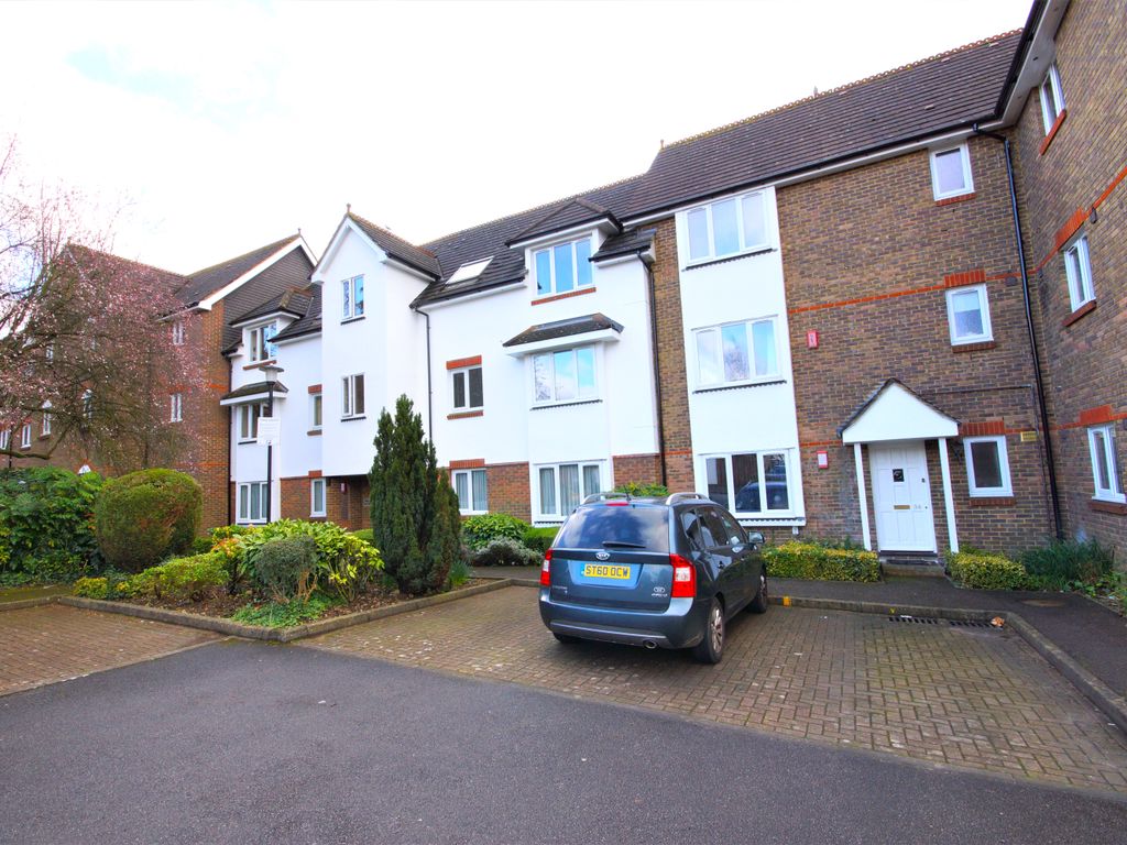 1 bed flat to rent in Granville Place, Elm Park Road, Pinner HA5, £1,300 pcm Zoopla