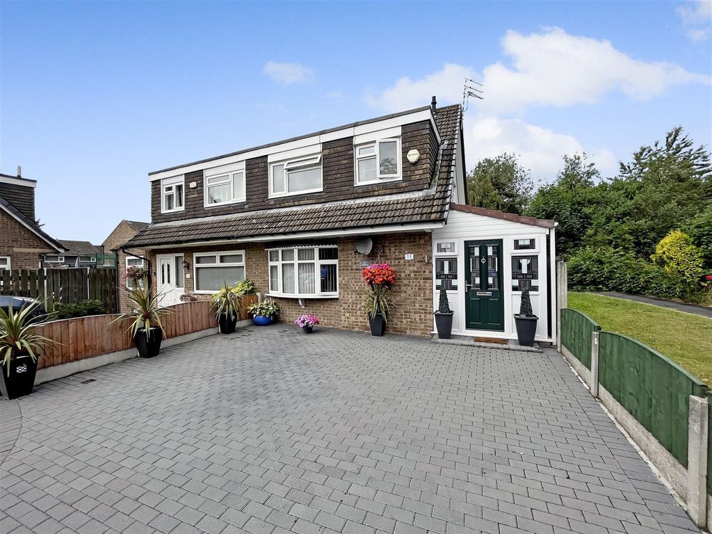 3 bed semidetached house for sale in Shenton Park Avenue, Sale M33