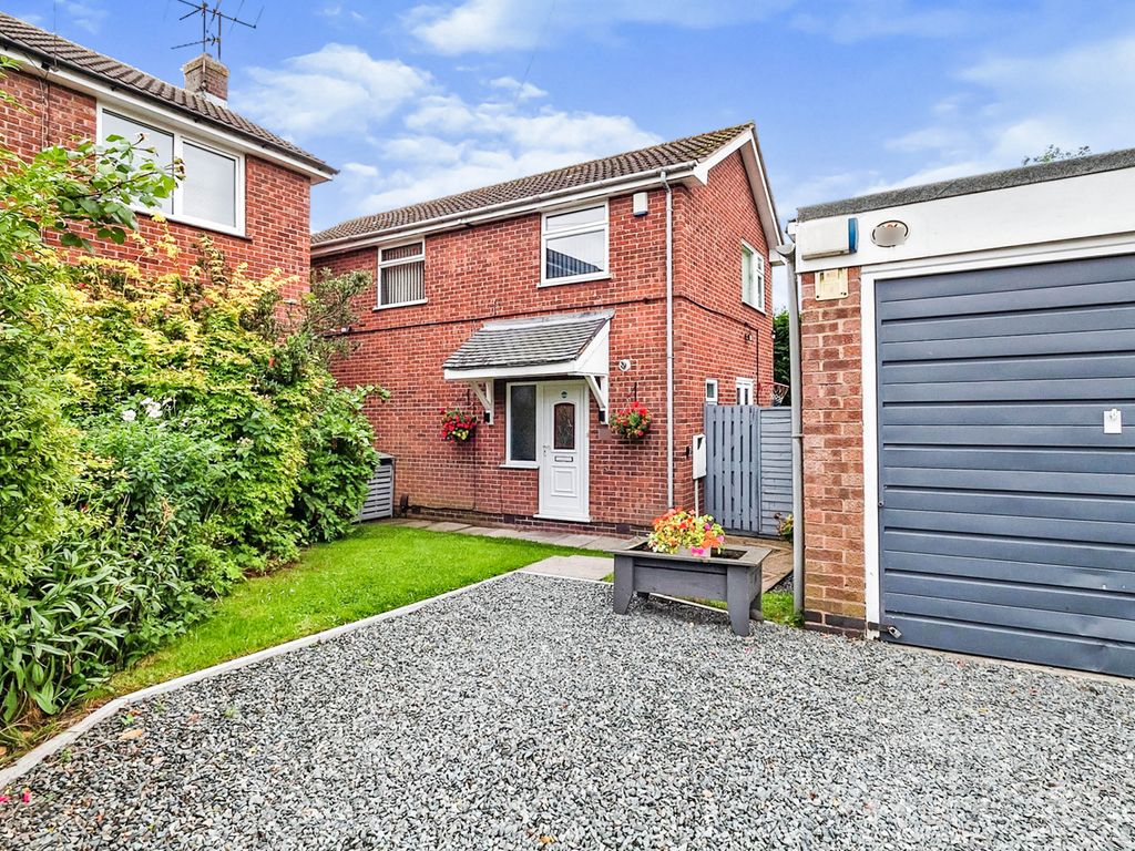 4 bed detached house for sale in Barons Close, Gedling, Nottingham NG4, £300,000 Zoopla