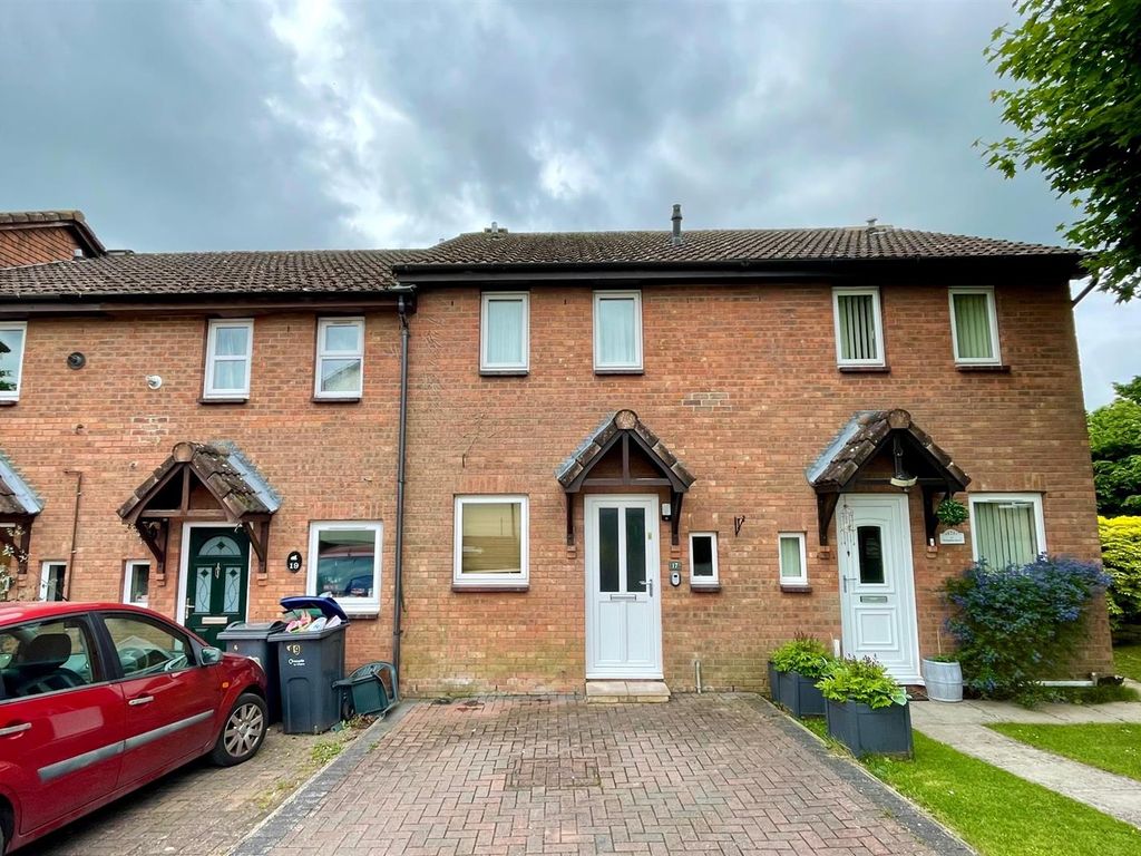 2 bed terraced house to rent in Pembroke Road, Pewsham, Chippenham SN15