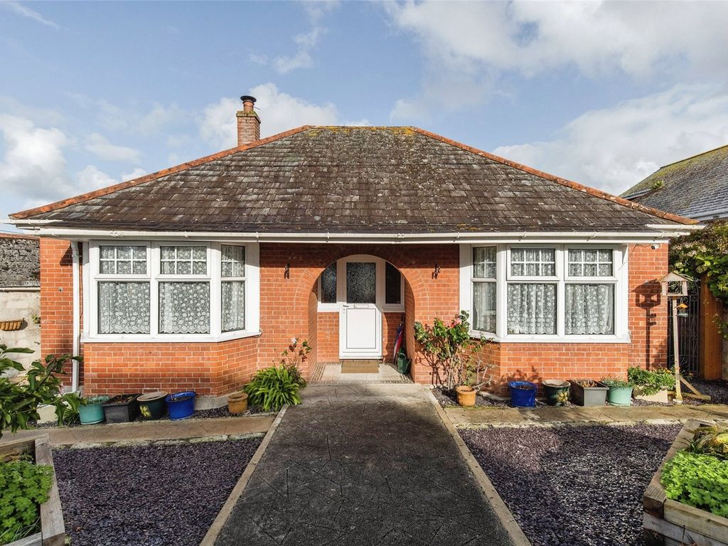 3 bed bungalow for sale in Dennis Road, Padstow, Cornwall PL28, £