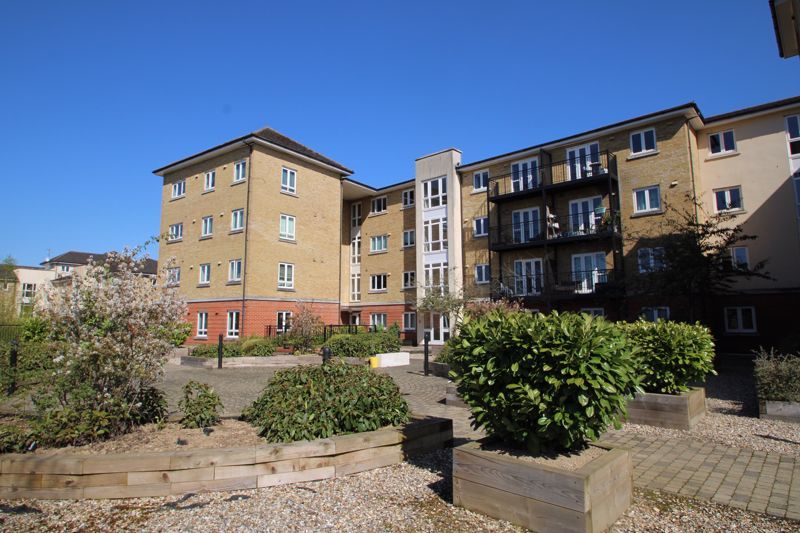 2 bed flat for sale in Tadros Court, High HP13 Zoopla