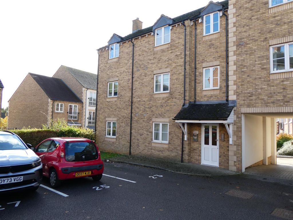2 bed flat to rent in Rosemary Drive, Banbury OX16, £995 pcm Zoopla