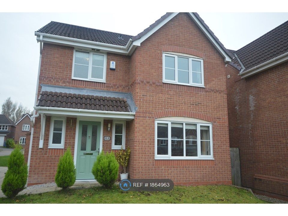 3 bed detached house to rent in Nab Wood Drive, Chorley PR7, £1,150 pcm