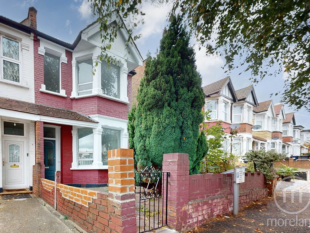 3 bed semidetached house to rent in London, Greater London NW4, £2,600