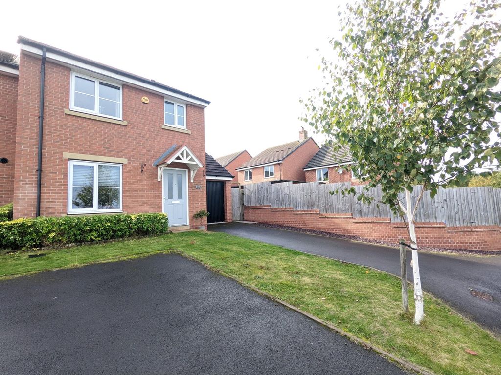 3 bed end terrace house for sale in Pains Lane, St. Telford