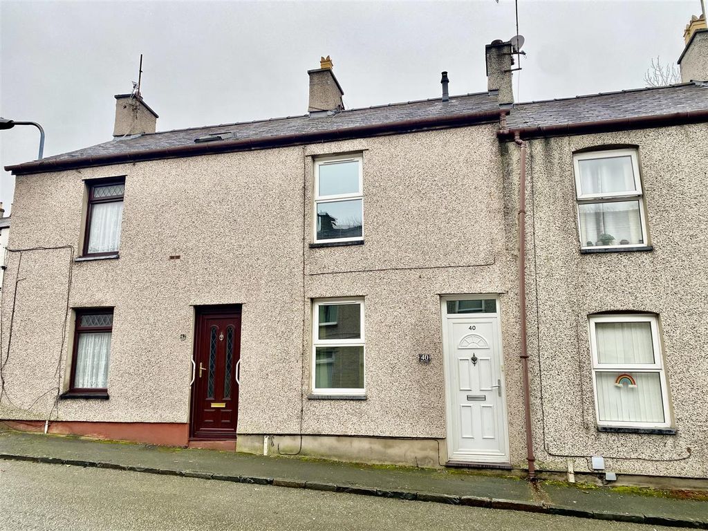 2 bed terraced house to rent in William Street, Caernarfon LL55, £700