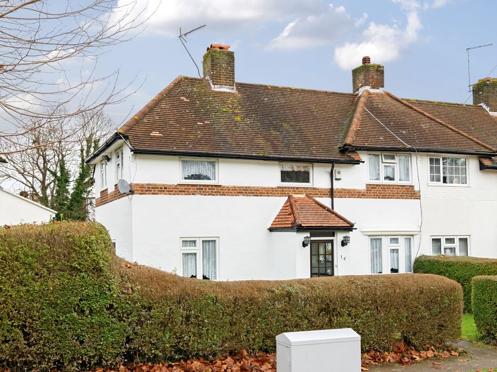 3 bed semidetached house for sale in Well Road, EN5, £750,000