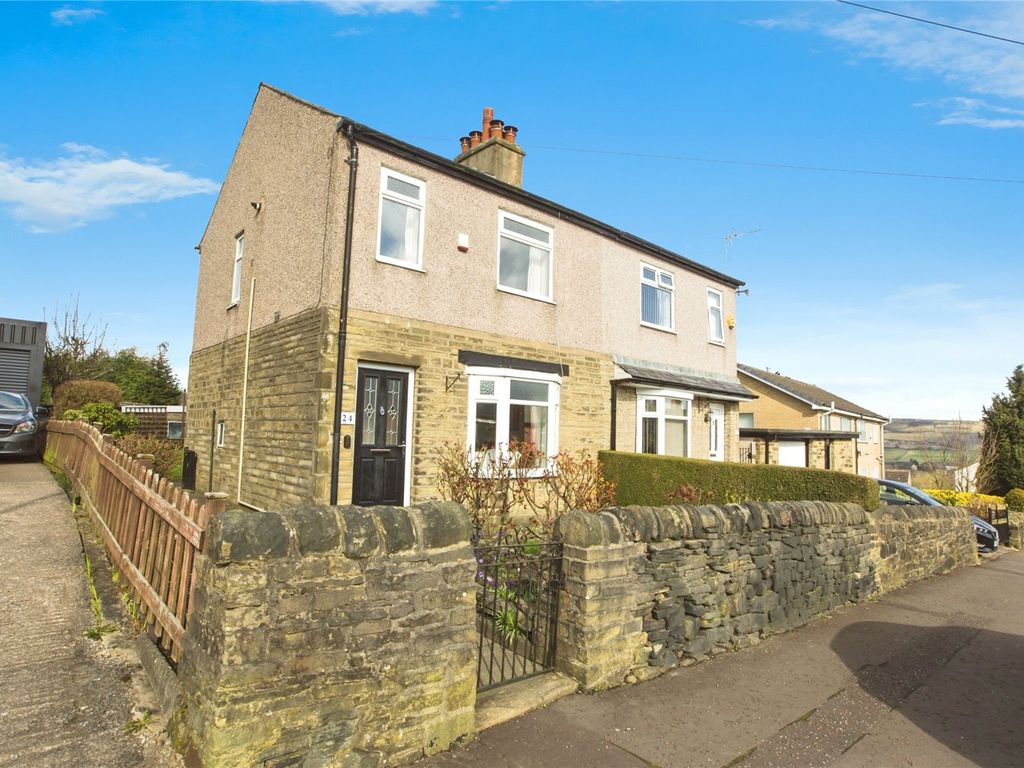 3 bed semidetached house for sale in Sandbeds Road, Halifax, West