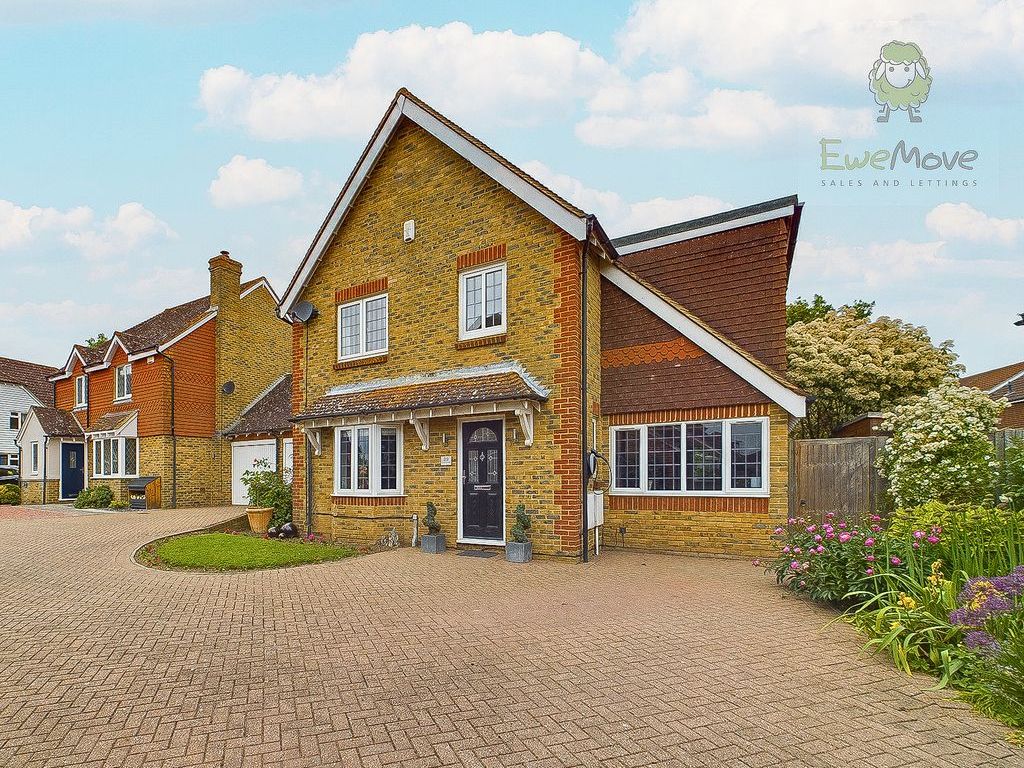 5 bed detached house for sale in Grandsire Gardens, Hoo, Rochester ME3 Zoopla