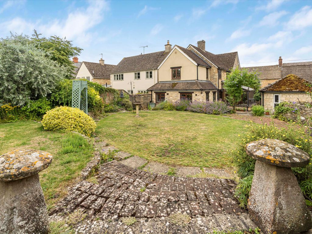 3 bed detached house for sale in Bampton, Oxfordshire OX18, £700,000