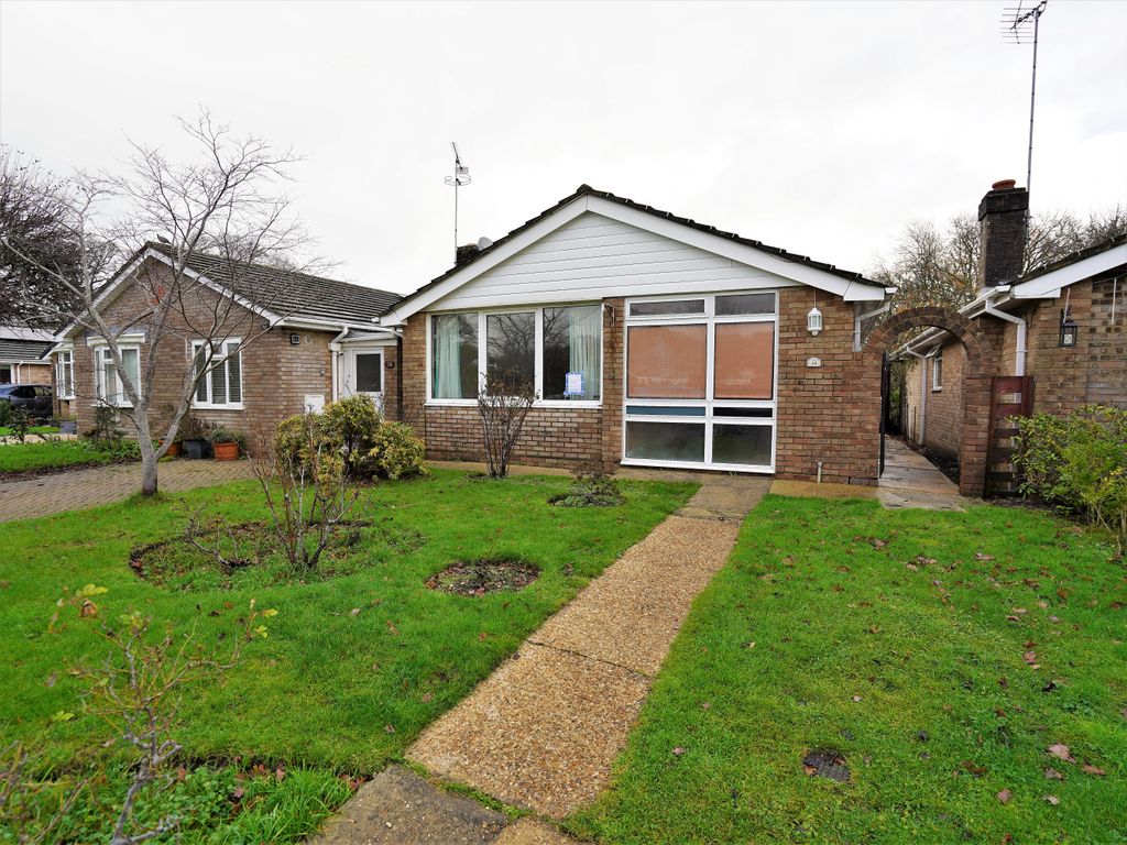 2 bed detached bungalow for sale in Cormorant Drive, Hythe, Southampton