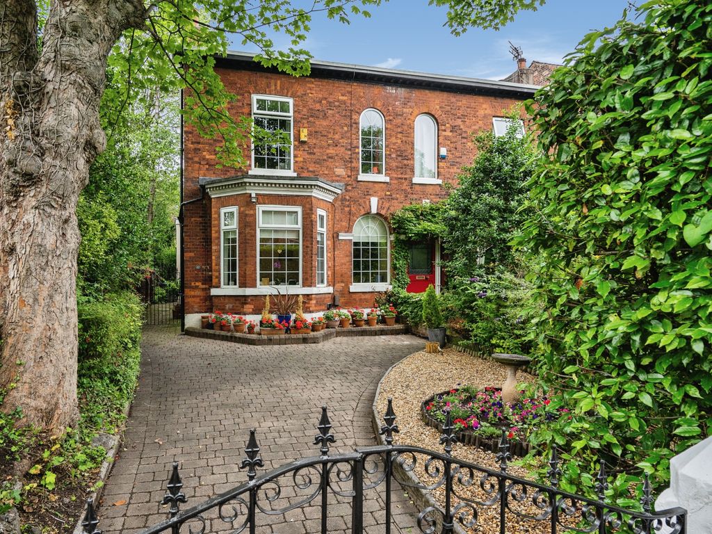 5 bed semidetached house for sale in Clarendon Road, Eccles