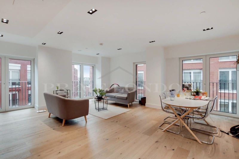 2 bed flat for sale in Keybridge Tower, Vauxhall, London SW8, £925,000