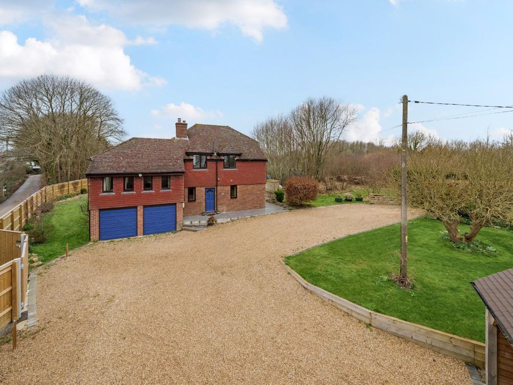 4 bed detached house for sale in Malling Road, Teston, Maidstone ME18