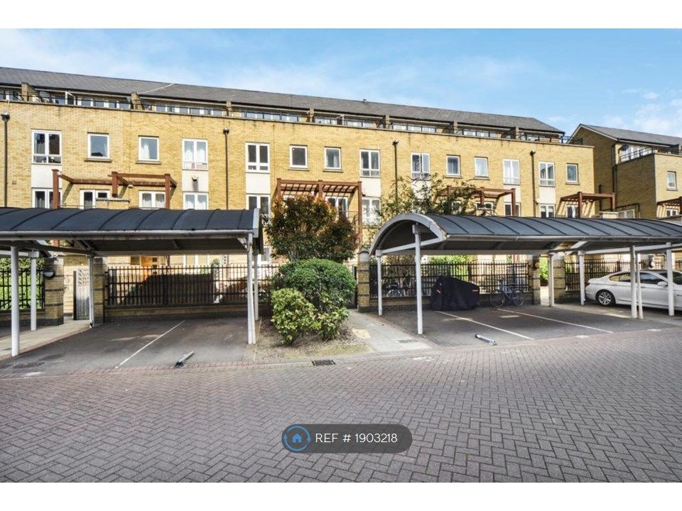 Room to rent in St. Davids Square, London E14, £1,300 pcm Zoopla