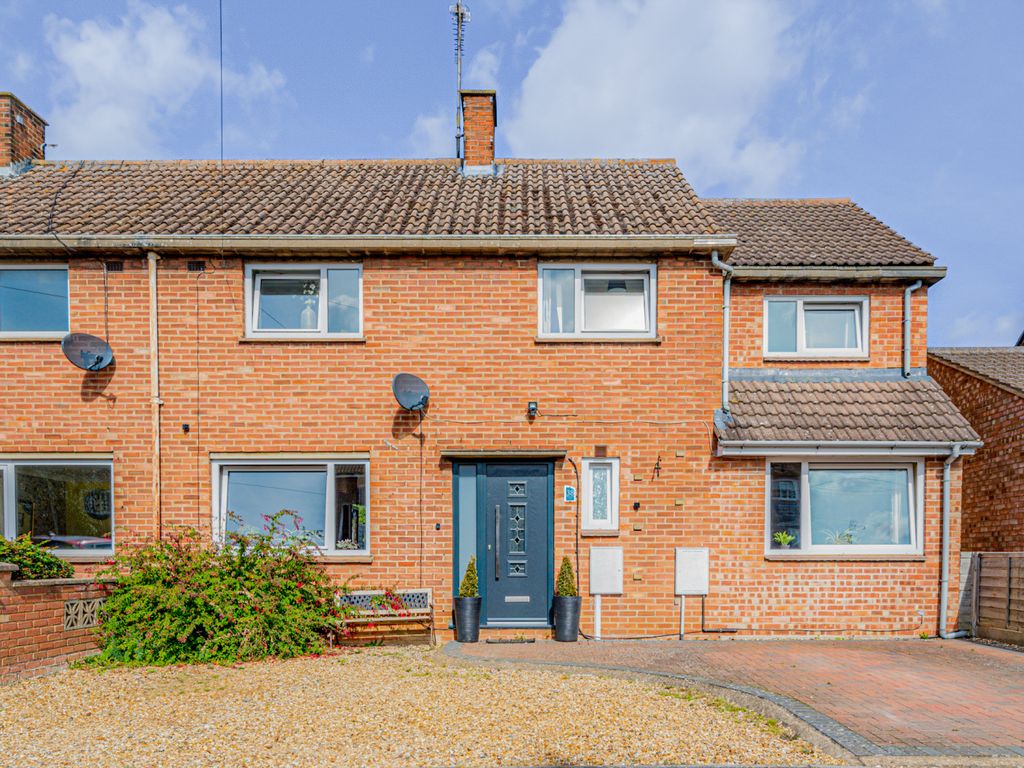4 bed semidetached house for sale in Chase View Road, Geddington